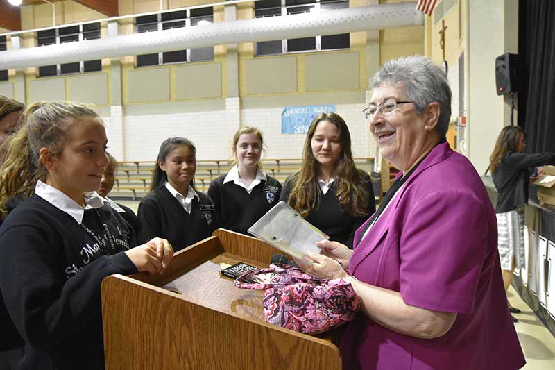 Sr. Maeve McMahon, O.P., talks with St. Mary’s Dominican High School students   (from left) Rebekah Haase (River Ridge), Lily Francioni (Metairie), Hallie Cao (Metairie), Madison McDonough (Harahan) and Mia Pettitt (New Orleans) during her visit to the school. (Photo by St. Mary’s Dominican High School)