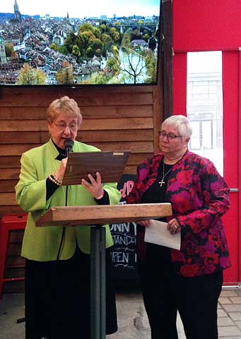 Lademann-accepts-award