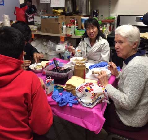 Dominican-Sisters-of-Peace-Volunteer-at-the-Border-2