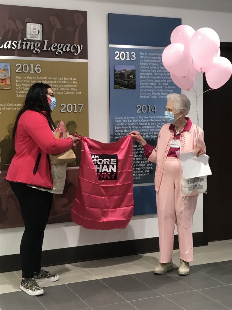 Photo Of The Week Sister Victoria Dalesandro Op Honored For Ministry With Breast Cancer Patients Dominican Life Usa