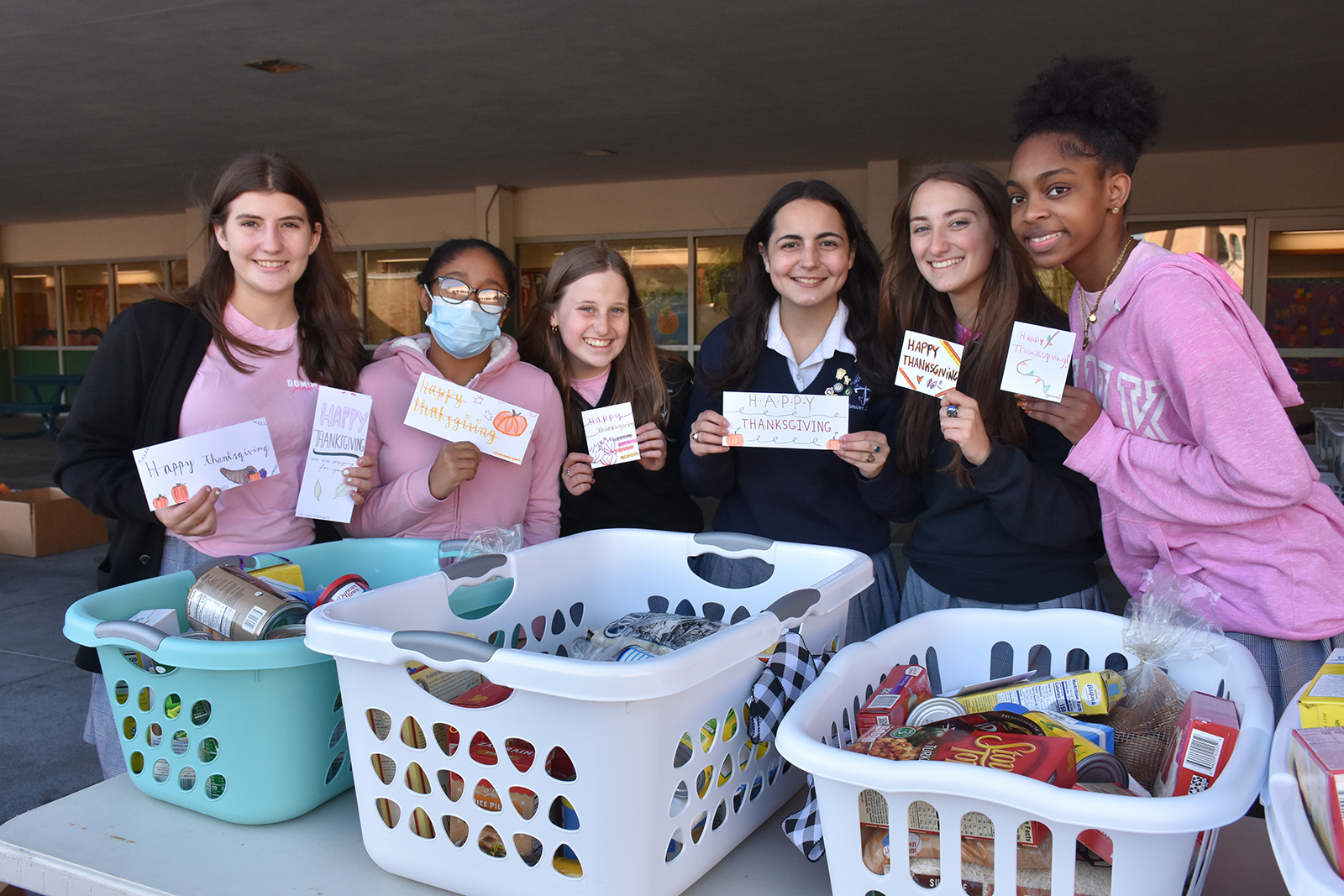 DHS-Thanksgiving-Baskets_2566